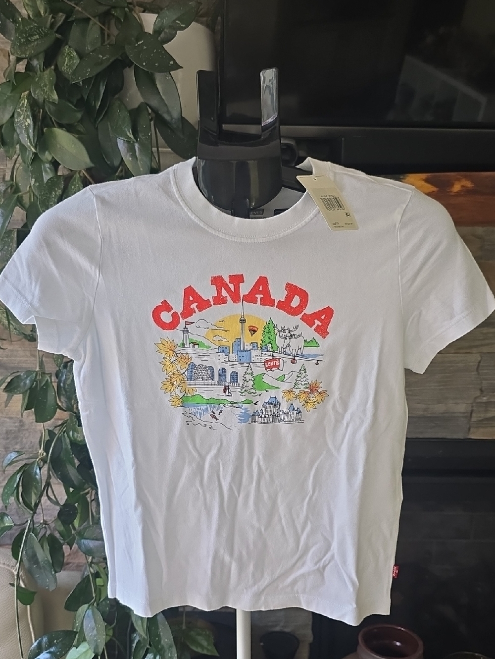 Brand New Levi's Graphic Tee - Size XXS